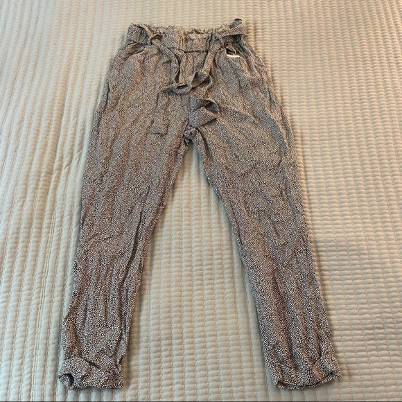 Paperbag Huron Pants (Francesca’s) - Picture 3 of 8